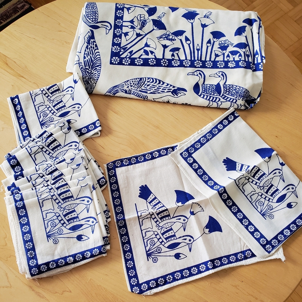 Brand New Blue and White Animal Print Tablecloth Set